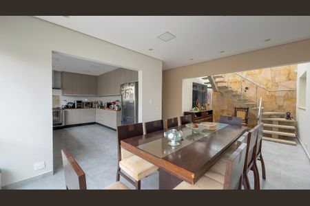 Casa para alugar com 600m², 6 quartos e 2 vagas Casa para alugar com 600m², 6 quartos e 2 vagasSala de Jantar