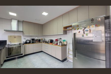 Casa para alugar com 600m², 6 quartos e 2 vagas Casa para alugar com 600m², 6 quartos e 2 vagasCozinha