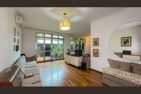 Casa para alugar com 600m², 6 quartos e 2 vagas Casa para alugar com 600m², 6 quartos e 2 vagasSala
