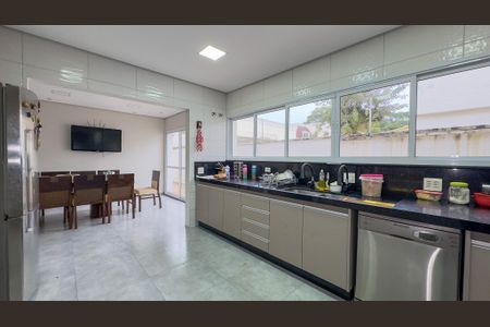 Casa para alugar com 600m², 6 quartos e 2 vagas Casa para alugar com 600m², 6 quartos e 2 vagasCozinha