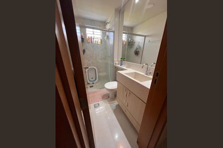 Apartamento à venda com 49m², 2 quartos e 1 vaga Apartamento à venda com 49m², 2 quartos e 1 vagaBanheiro