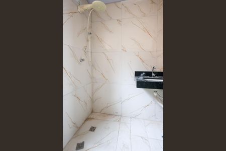 Banheiro de casa de condomínio para alugar com 2 quartos, 56m² em Condominio Vic Pisa, Indaiatuba