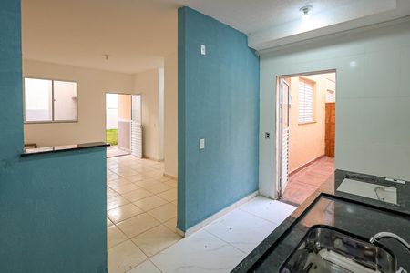 Cozinha e Área de Serviço de casa de condomínio para alugar com 2 quartos, 56m² em Condominio Vic Pisa, Indaiatuba