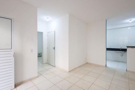 Sala de casa de condomínio para alugar com 2 quartos, 56m² em Condominio Vic Pisa, Indaiatuba
