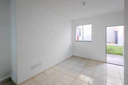 Sala de casa de condomínio para alugar com 2 quartos, 56m² em Condominio Vic Pisa, Indaiatuba