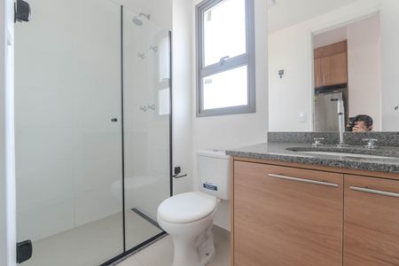 Banheiro de kitnet/studio para alugar com 1 quarto, 25m² em Bela Vista, São Paulo