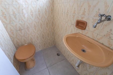 Banheiro  de casa para alugar com 1 quarto, 60m² em Jardim Miriam, São Paulo