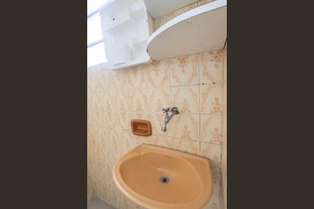 Banheiro  de casa para alugar com 1 quarto, 60m² em Jardim Miriam, São Paulo