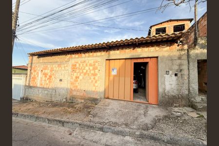 Casa à venda com 111m², 3 quartos e 3 vagas Casa à venda com 111m², 3 quartos e 3 vagasFachada