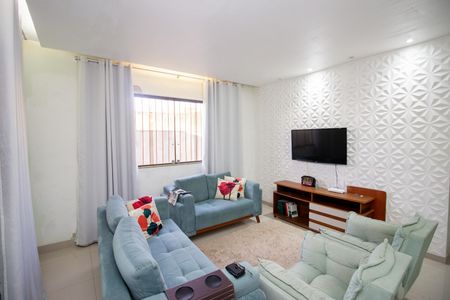 Sala de casa à venda com 3 quartos, 111m² em Santa Helena, Contagem