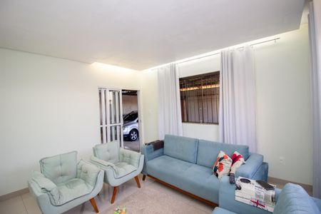 Sala de casa à venda com 3 quartos, 111m² em Santa Helena, Contagem