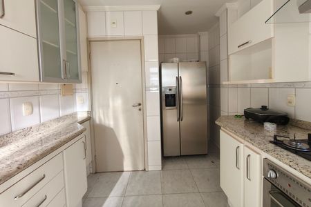 Apartamento para alugar com 111m², 3 quartos e 2 vagas Apartamento para alugar com 111m², 3 quartos e 2 vagasCozinha