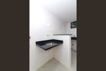 Apartamento para alugar com 50m², 2 quartos e sem vaga Apartamento para alugar com 50m², 2 quartos e sem vagaCozinha e Área de Serviço