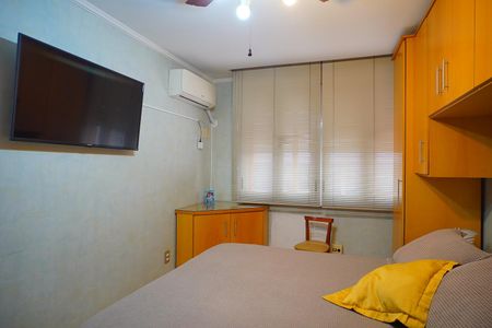 Quarto suíte  de apartamento à venda com 2 quartos, 74m² em Vila Ipiranga, Porto Alegre