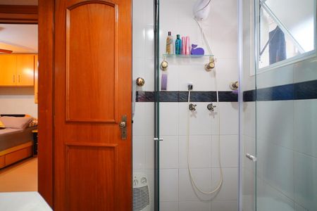 Apartamento à venda com 74m², 2 quartos e 1 vaga Apartamento à venda com 74m², 2 quartos e 1 vagaBanheiro
