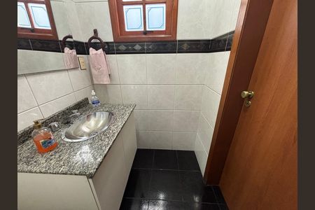 Casa à venda com 280m², 3 quartos e 4 vagas Casa à venda com 280m², 3 quartos e 4 vagasLavabo