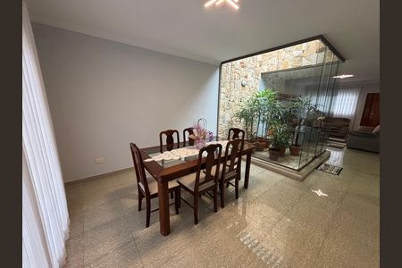 Casa à venda com 280m², 3 quartos e 4 vagas Casa à venda com 280m², 3 quartos e 4 vagasSala de Jantar