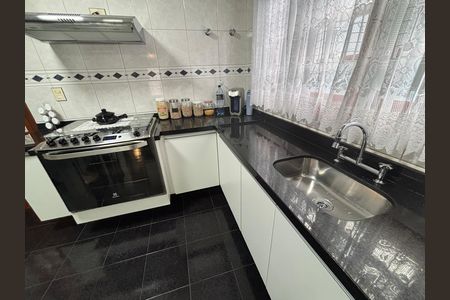 Casa à venda com 280m², 3 quartos e 4 vagas Casa à venda com 280m², 3 quartos e 4 vagasCozinha