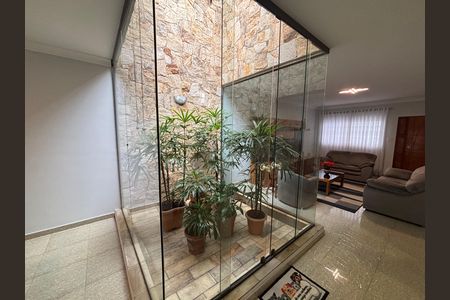 Casa à venda com 280m², 3 quartos e 4 vagas Casa à venda com 280m², 3 quartos e 4 vagasDetalhe Sala