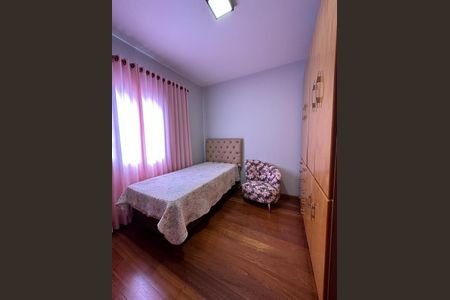 Casa à venda com 280m², 3 quartos e 4 vagas Casa à venda com 280m², 3 quartos e 4 vagasQuarto 2