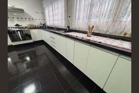 Casa à venda com 280m², 3 quartos e 4 vagas Casa à venda com 280m², 3 quartos e 4 vagasCozinha