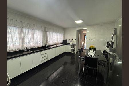 Casa à venda com 280m², 3 quartos e 4 vagas Casa à venda com 280m², 3 quartos e 4 vagasCozinha