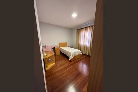 Casa à venda com 280m², 3 quartos e 4 vagas Casa à venda com 280m², 3 quartos e 4 vagasQuarto 2