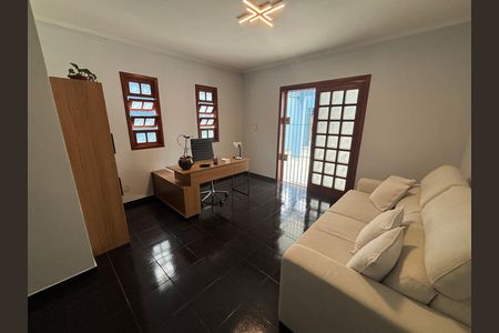 Casa à venda com 280m², 3 quartos e 4 vagas Casa à venda com 280m², 3 quartos e 4 vagasEscritório