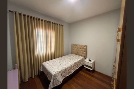Casa à venda com 280m², 3 quartos e 4 vagas Casa à venda com 280m², 3 quartos e 4 vagasQuarto 3