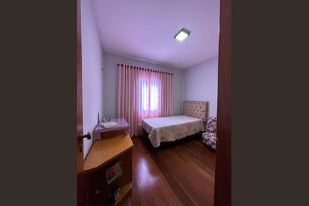Casa à venda com 280m², 3 quartos e 4 vagas Casa à venda com 280m², 3 quartos e 4 vagasQuarto 2