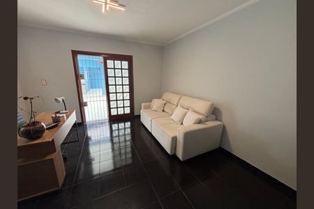 Casa à venda com 280m², 3 quartos e 4 vagas Casa à venda com 280m², 3 quartos e 4 vagasEscritório