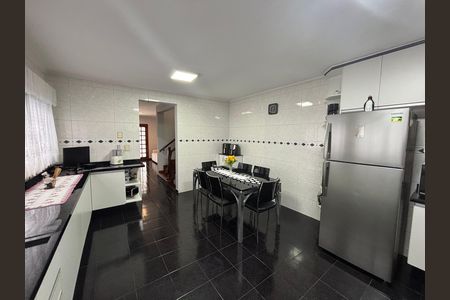 Casa à venda com 280m², 3 quartos e 4 vagas Casa à venda com 280m², 3 quartos e 4 vagasCozinha