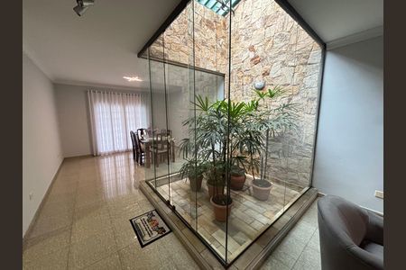 Casa à venda com 280m², 3 quartos e 4 vagas Casa à venda com 280m², 3 quartos e 4 vagasSala de Jantar