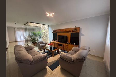 Casa à venda com 280m², 3 quartos e 4 vagas Casa à venda com 280m², 3 quartos e 4 vagasSala