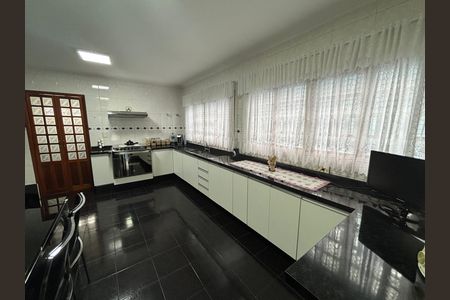 Casa à venda com 280m², 3 quartos e 4 vagas Casa à venda com 280m², 3 quartos e 4 vagasCozinha