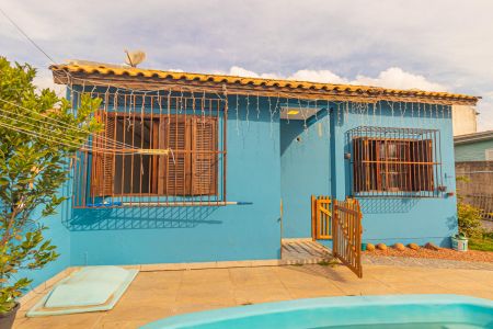 Casa à venda com 90m², 2 quartos e 2 vagas Casa à venda com 90m², 2 quartos e 2 vagasFachada