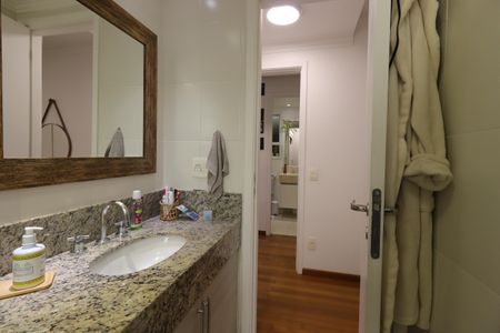 Apartamento à venda com 94m², 2 quartos e 2 vagasBanheiro da Suíte