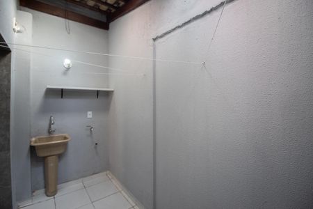 Casa para alugar com 80m², 2 quartos e 1 vaga Casa para alugar com 80m², 2 quartos e 1 vagaÁrea de Serviço