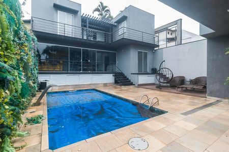 Piscina/Quintal de casa para alugar com 5 quartos, 400m² em Vila Oliveira, Mogi das Cruzes