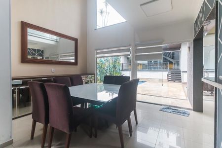 Casa para alugar com 400m², 5 quartos e 4 vagas Casa para alugar com 400m², 5 quartos e 4 vagasSala de Jantar