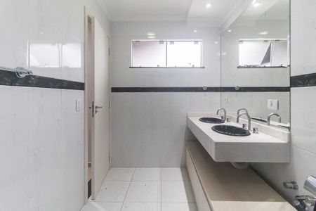 Casa para alugar com 400m², 5 quartos e 4 vagas Casa para alugar com 400m², 5 quartos e 4 vagasBanheiro da Suíte 3