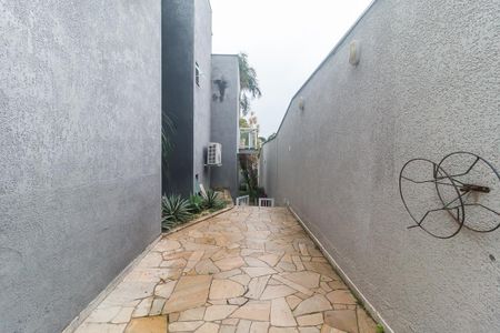 Casa para alugar com 400m², 5 quartos e 4 vagas Casa para alugar com 400m², 5 quartos e 4 vagasCorredor Lateral
