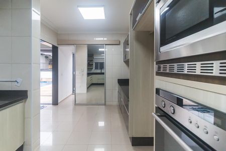Casa para alugar com 400m², 5 quartos e 4 vagas Casa para alugar com 400m², 5 quartos e 4 vagasCozinha