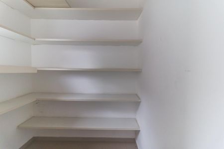 Casa para alugar com 400m², 5 quartos e 4 vagas Casa para alugar com 400m², 5 quartos e 4 vagasDespensa