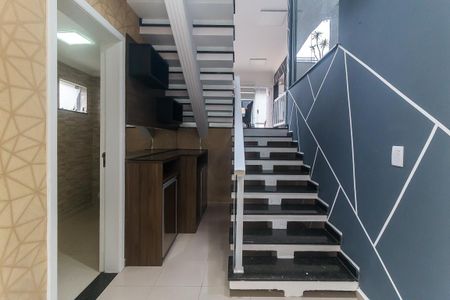 Casa para alugar com 400m², 5 quartos e 4 vagas Casa para alugar com 400m², 5 quartos e 4 vagasEscada