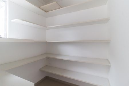 Casa para alugar com 400m², 5 quartos e 4 vagas Casa para alugar com 400m², 5 quartos e 4 vagasDespensa