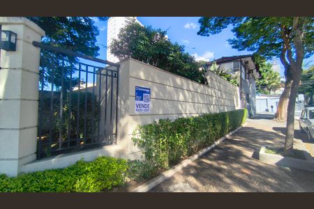 Apartamento à venda com 140m², 3 quartos e 2 vagasFachada + Plaquinha