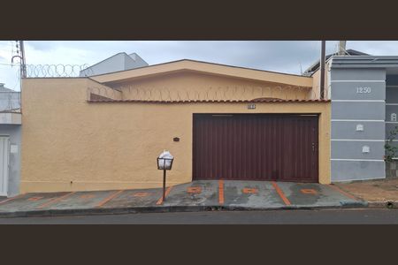 Casa para alugar com 148m², 3 quartos e 3 vagas Casa para alugar com 148m², 3 quartos e 3 vagasFachada