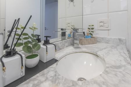 Apartamento à venda com 77m², 2 quartos e 1 vaga Apartamento à venda com 77m², 2 quartos e 1 vagaBanheiro Corredor
