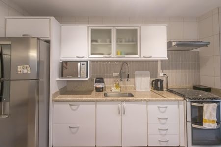 Apartamento à venda com 77m², 2 quartos e 1 vaga Apartamento à venda com 77m², 2 quartos e 1 vagaCozinha e Área de Serviço